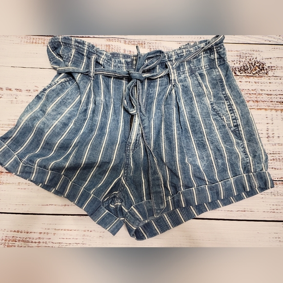 American Eagle Outfitters Pants - A&E S6 Shirts